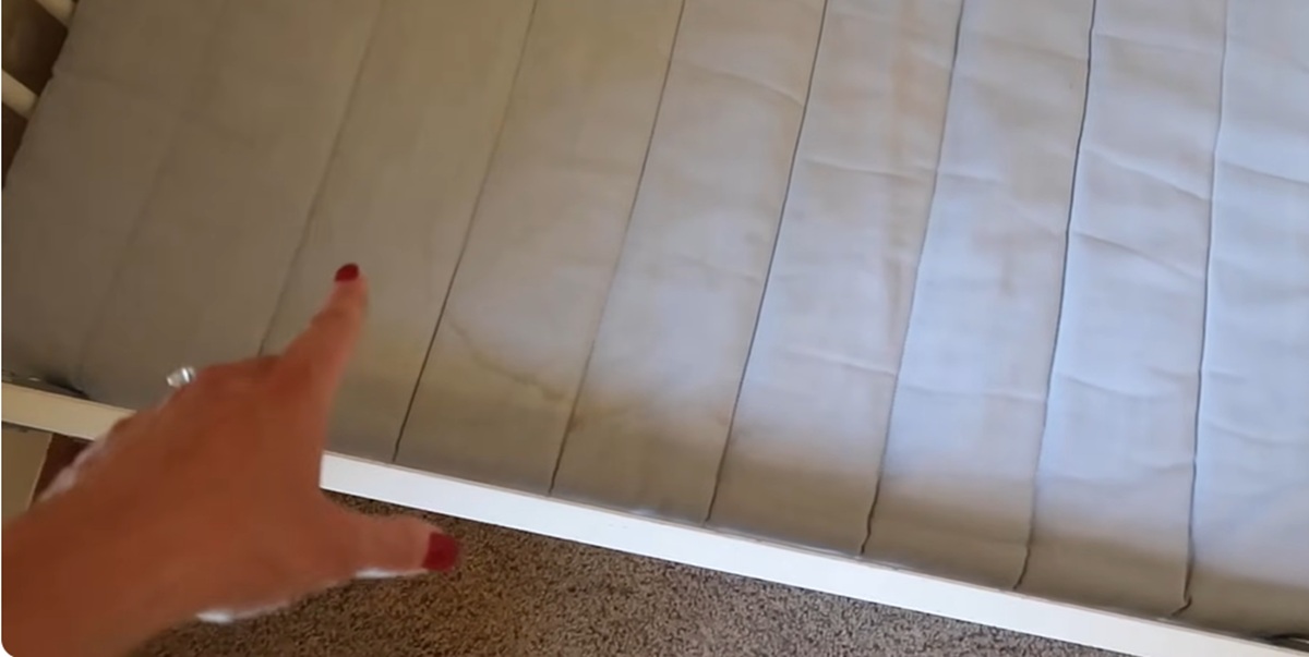 پاک کردن لکه ادرار تشک خوشخواب